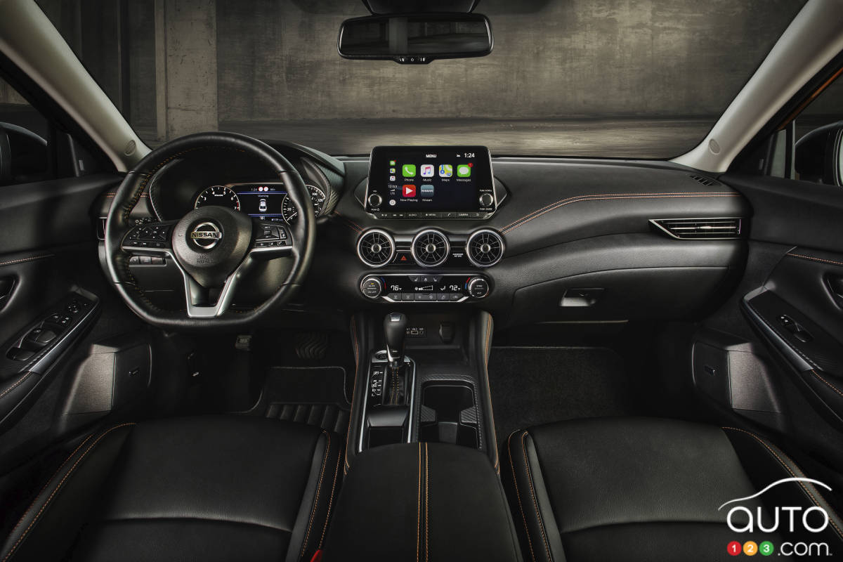 Nissan Sentra, intérieur